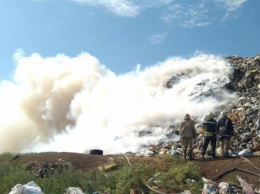 Ликвидация пожара на полигоне ТБО продолжается