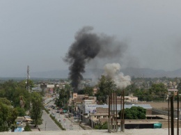 Теракт в Афганистане: количество погибших выросло до 9 человек, военные продолжают перестрелку с боевиками