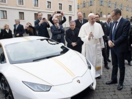 На аукционе в Монако продали Lamborghini Папы Римского