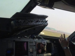 Airbus A319 лишился лобового стекла во время полета над Китаем (фото)