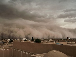 В Индии жертвами песчаной бури и ливней стали более 70 человек