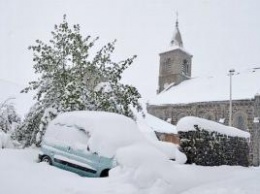 Во Франции выпало почти полметра снега: кадры