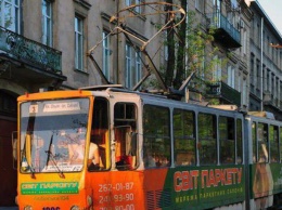 Жительница Львова отсудила 150 тысяч за сломанную в трамвае ногу