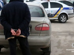 В Киеве псевдокурьер ограбил женщину