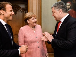Порошенко назвал главную цель переговоров с Меркель и Макроном