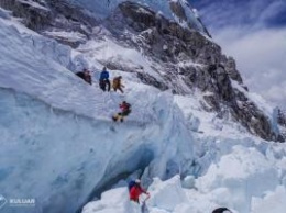 Украинские покорители Эвереста застряли на высоте 6400 метров