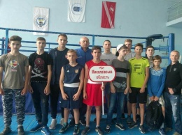 Николаевские боксеры-спартаковцы позолотили перчатки на турнире в Скадовске
