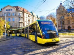 Во Львове трамваи трех маршрутов оборудовали технологией бесконтактной оплаты проезда