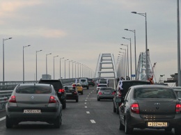 Обещанного 25 лет ждут: Аксенов напомнил Порошенко о мосте через Днепр