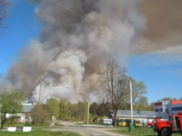 В России пожар на военном полигоне: взрываются боеприпасы, людей эвакуируют из опасной зоны