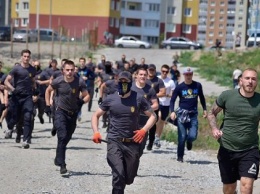 Бойня за озера: в Киеве около 100 человек устроили драку на незаконной стройке