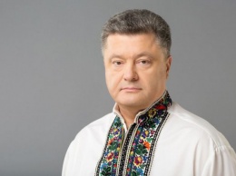 Порошенко поздравил украинцев с Днем вышиванки семейным видео
