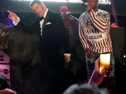 Джон Траволта станцевал под песню 50 Cent: ВИДЕО