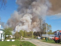 В России новый крупный пожар, разрываются боеприпасы (видео)