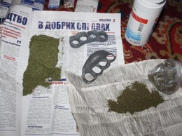 Алкоголь, наркотики, оружие: в Чернигове поймали комбо-преступников