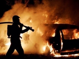 На Днепропетровщине пожарные тушили автомобиль