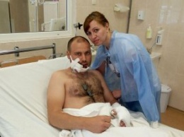 В больнице им. Мечникова спасают бойца с огнестрельным ранением лица
