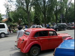В Донецке заметили раритетный автомобиль