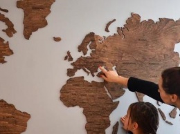 Киевский стартап с деревянной картой собрал $100 000 на Kickstarter