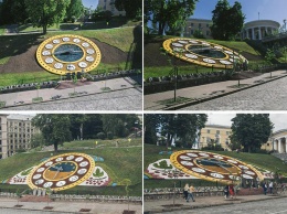 Цветы на фоне звезд Евросоюза. В Киеве обновили самые большие цветочные часы