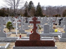 Кабмин приведет в порядок зарубежные кладбища
