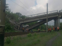 Оккупанты подорвали мост на Луганщине (фото)