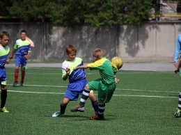 Юные бердянские футболисты продолжили победные традиции в турнире «Кожаный мяч»