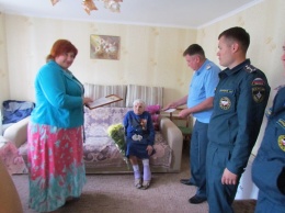 Ветерана пожарной охраны Крыма поздравили со 100-летним юбилеем