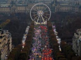 В Париже закрыли знаменитое колесо обозрения: начался демонтаж аттракциона