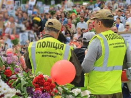 На улицах украинских городов появились безоружные полицейские: зачем?