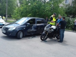 В Запорожье мотоцикл въехал в иномарку (ФОТО)