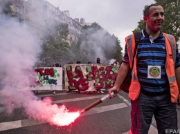 В Париже акция протеста госслужащих переросла в беспорядки: полиция применила водометы, есть задержанные