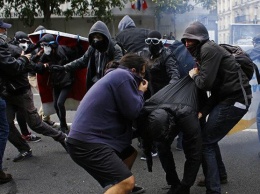 Протесты в Париже: госслужащие устроили акции насилия