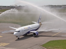 В Одессе водяным салютом встретили первый рейс из Кракова