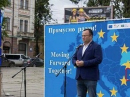 Перестарались: В Черновцах на баннере ко Дню Европы нарисовали два Крыма
