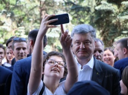 Президент поговорил с Сенкевичем о реконструкции площади Соборной и много фотографировался с николаевцами