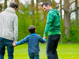 Мама - хорошо, а два папы - лучше? Как влияет на детей сексуальная ориентация родителей