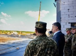 Порошенко: Не у всех стран НАТО есть такие условия для военных, как на украинском "Широком лане"