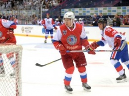 Путин сыграет в хоккей на Северном полюсе