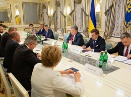 Порошенко вместе с мэром Николаева Сенкевичем провел встречу с Президентом ЕБРР