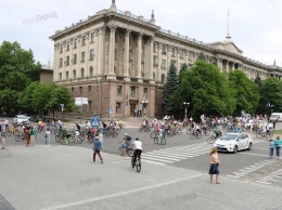 Николаевцы устроили пикет возле мэрии, чтобы обратить внимание на отсутствие велоинфраструктуры в городе