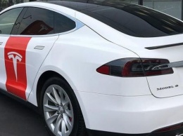 Model S превратили в диагностическую кофе-машину для мобильного сервиса