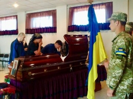 В Запорожской области простились с силовиком, погибшим под обстрелом