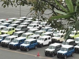 Десятки новых Suzuki Jimny засветились на стоянке