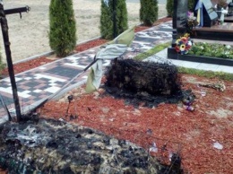 Под Киевом надругались над могилами бойцов АТО