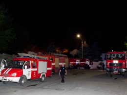 Пожар в Днепре: сотрудники ГСЧС тушили корпус в больнице Мечникова