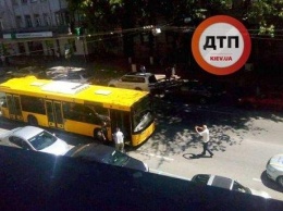 В Киеве водитель автобуса умер за рулем