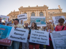 Одесситы требовали снести Оперный театр: "Нам нужно больше торговых центров"