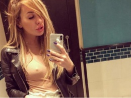 Распахнула халатик: жена Морозюка взбудоражила Instagram откровенным фото