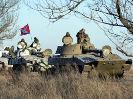 Война на Донбассе: вблизи Луганска обнаружили почти 100 вражеских танков, а через Донецк ночью двигались колонны бронетехники
